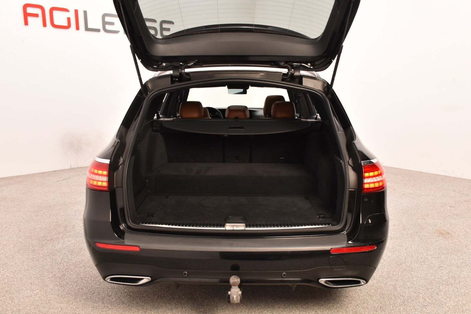 Sort Mercedes E300 de fra 2020