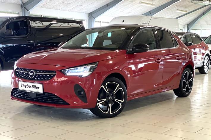 Rød Opel Corsa fra 2021 set udefra