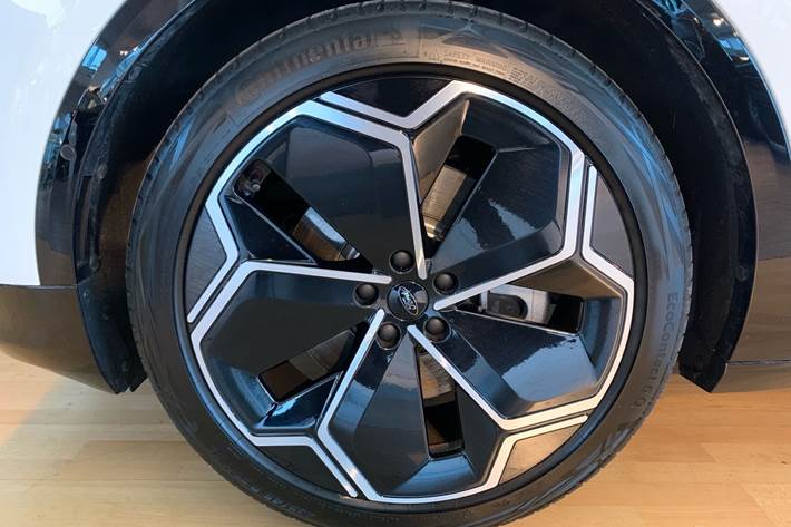 Hvid Ford Capri fra 2025