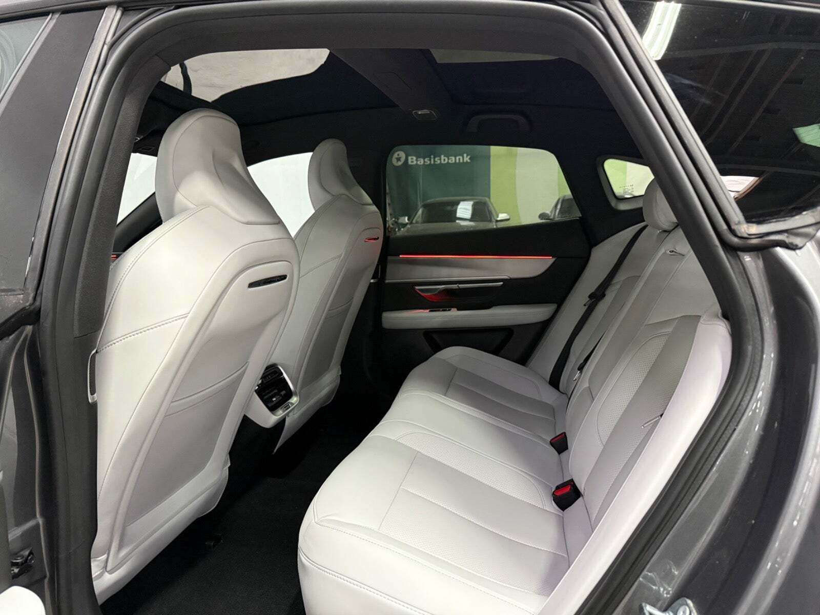 Grå Xpeng P7 fra 2024