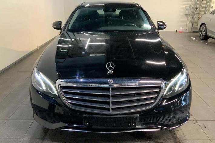 Sort Mercedes E220 d fra 2017