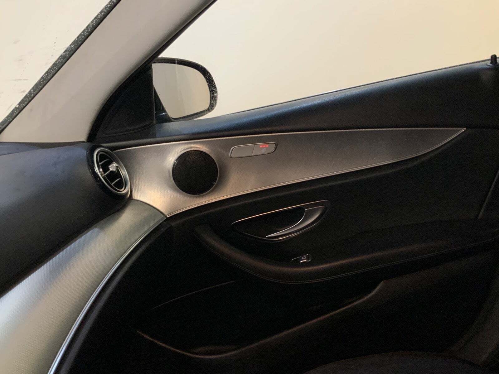 Sort Mercedes E220 d fra 2017