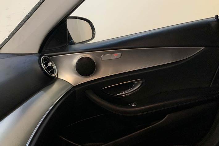 Sort Mercedes E220 d fra 2017