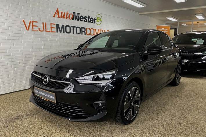 Sort Opel Corsa-e fra 2023 set udefra