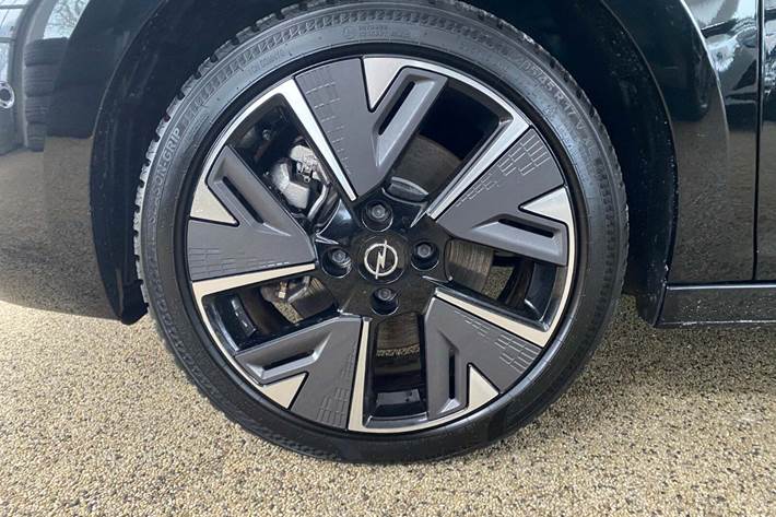 Sort Opel Corsa-e fra 2023