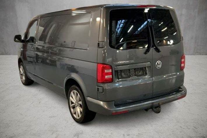 Grå VW Transporter fra 2018