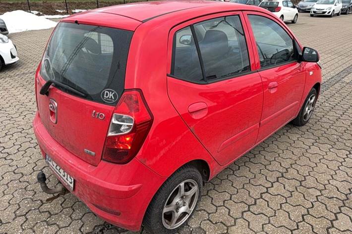 Rød Hyundai i10 fra 2013