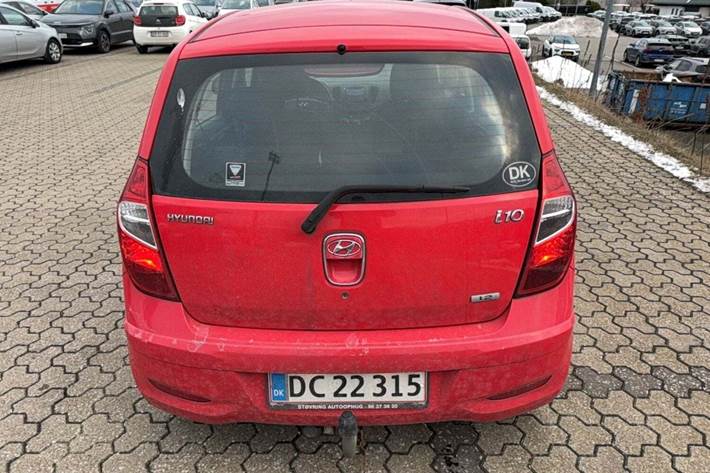 Rød Hyundai i10 fra 2013