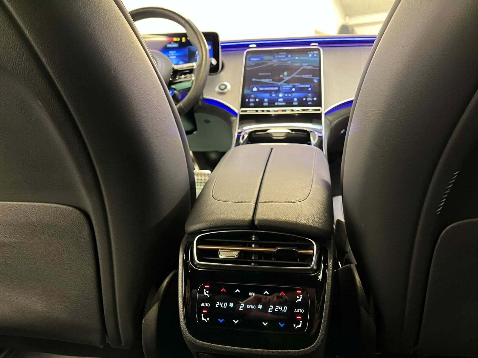 Hvid Mercedes EQE43 fra 2023