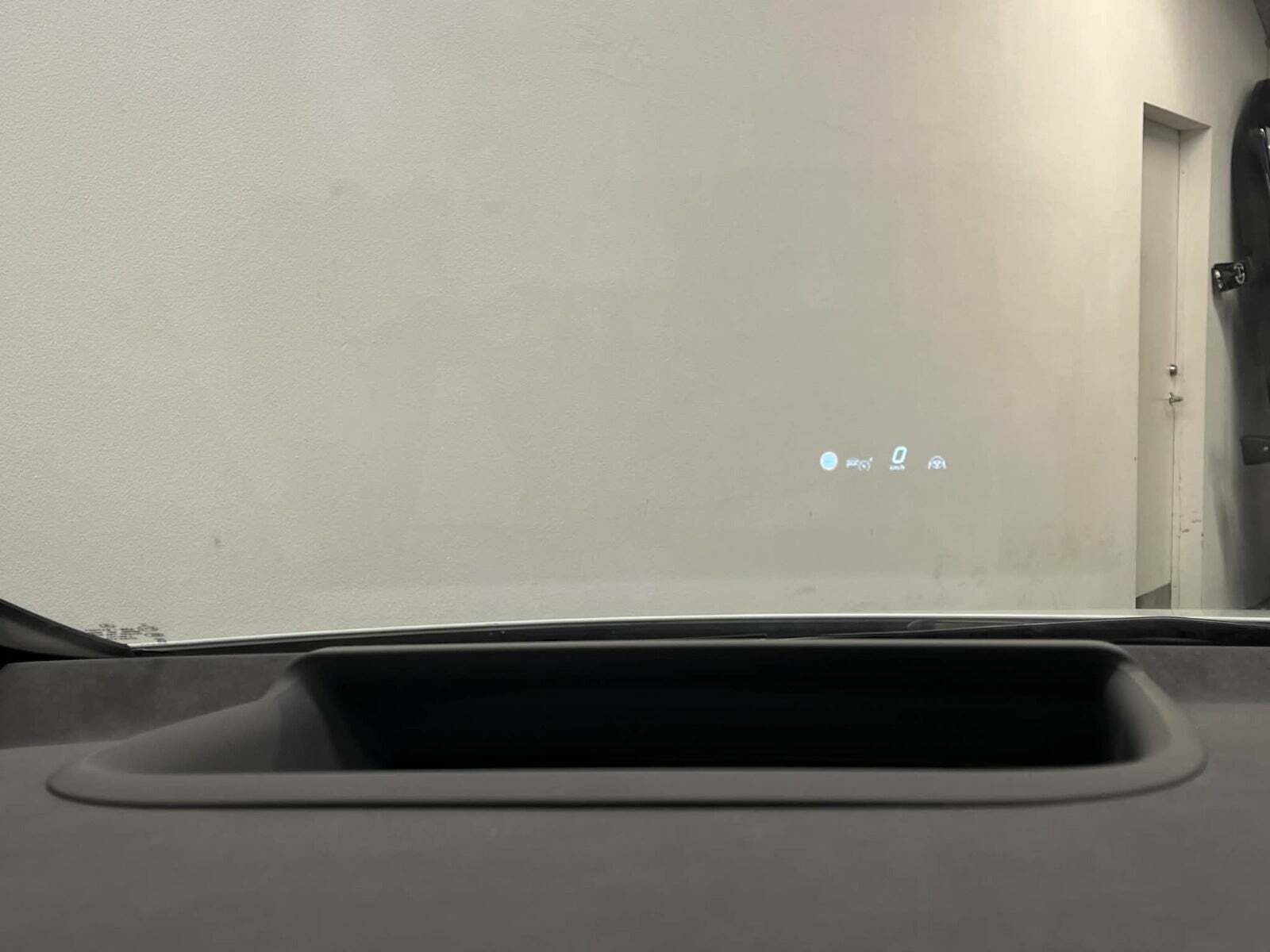 Hvid Mercedes EQE43 fra 2023