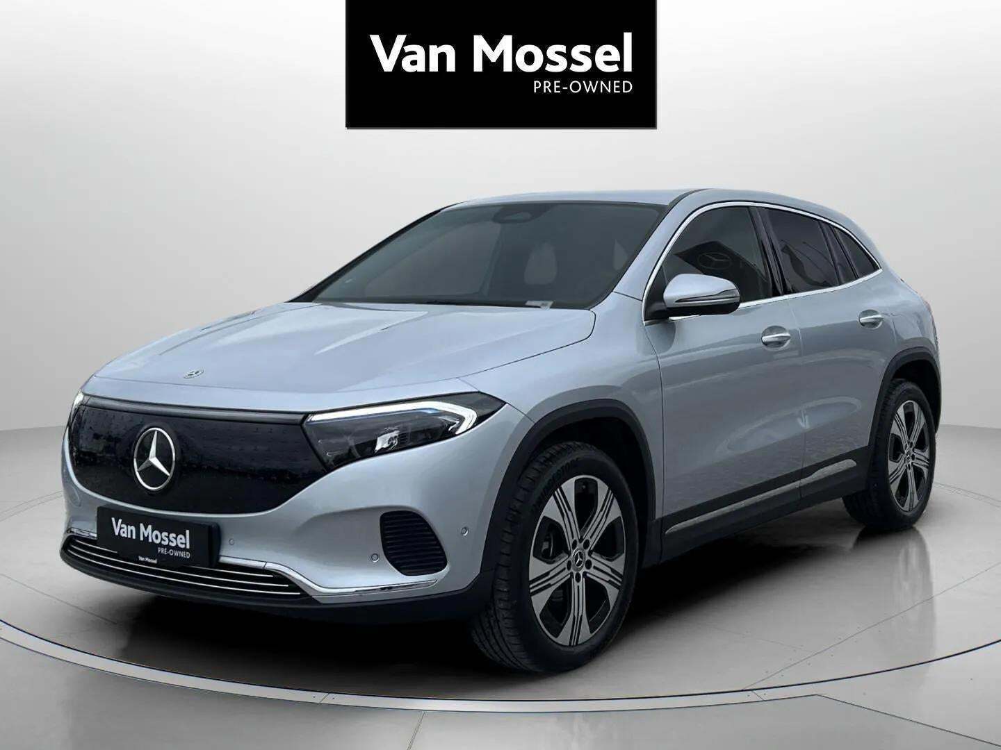 Grå Mercedes EQA250+ fra 2025 set udefra