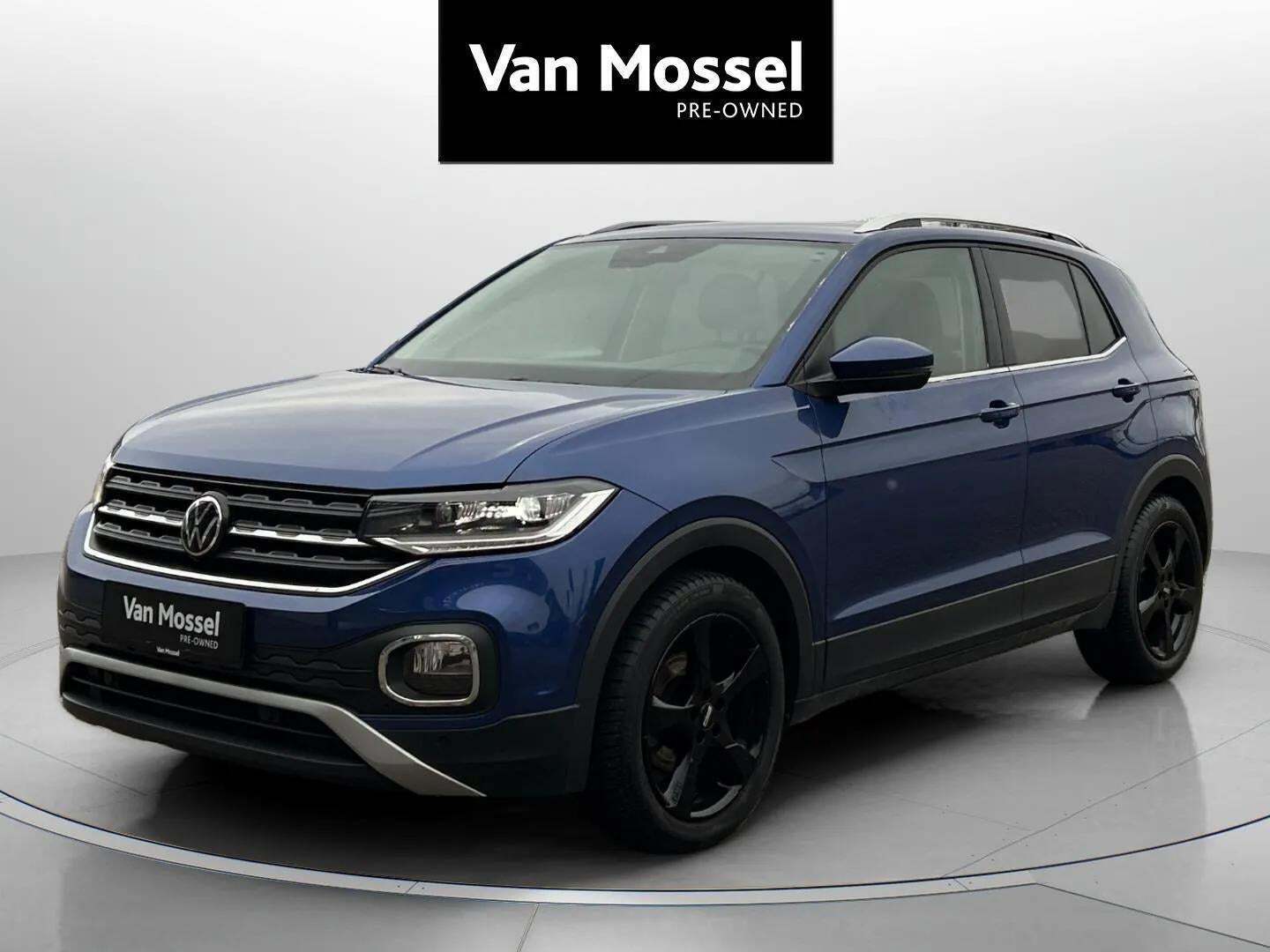 Blå VW T-Cross fra 2021 set udefra