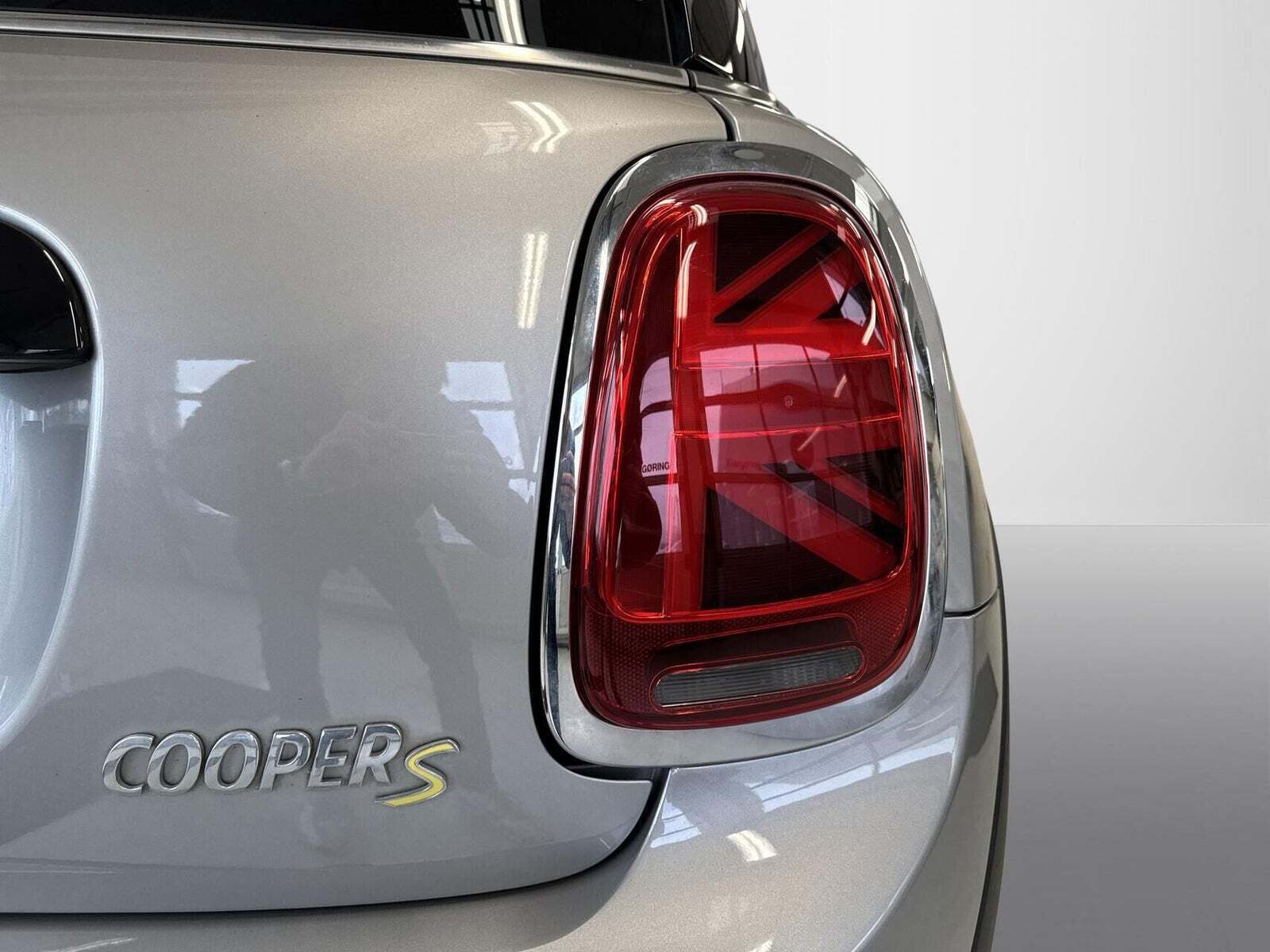 Sølv Mini Cooper SE fra 2023