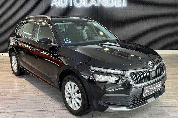 Sort Skoda Kamiq fra 2021 set udefra