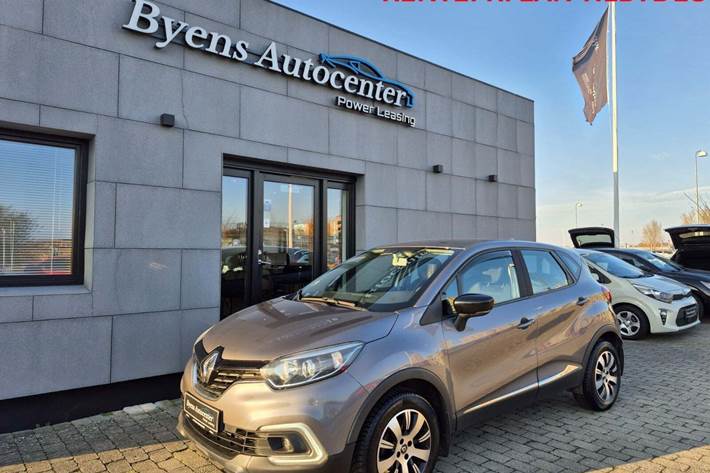 Grå Renault Captur fra 2018 set udefra