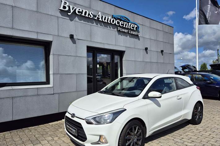 Hvid Hyundai i20 Coupé fra 2017 set udefra