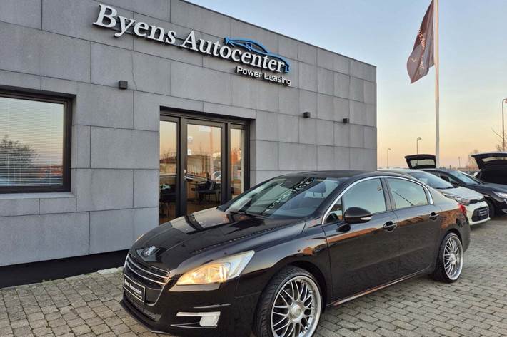 Sort Peugeot 508 fra 2011 set udefra