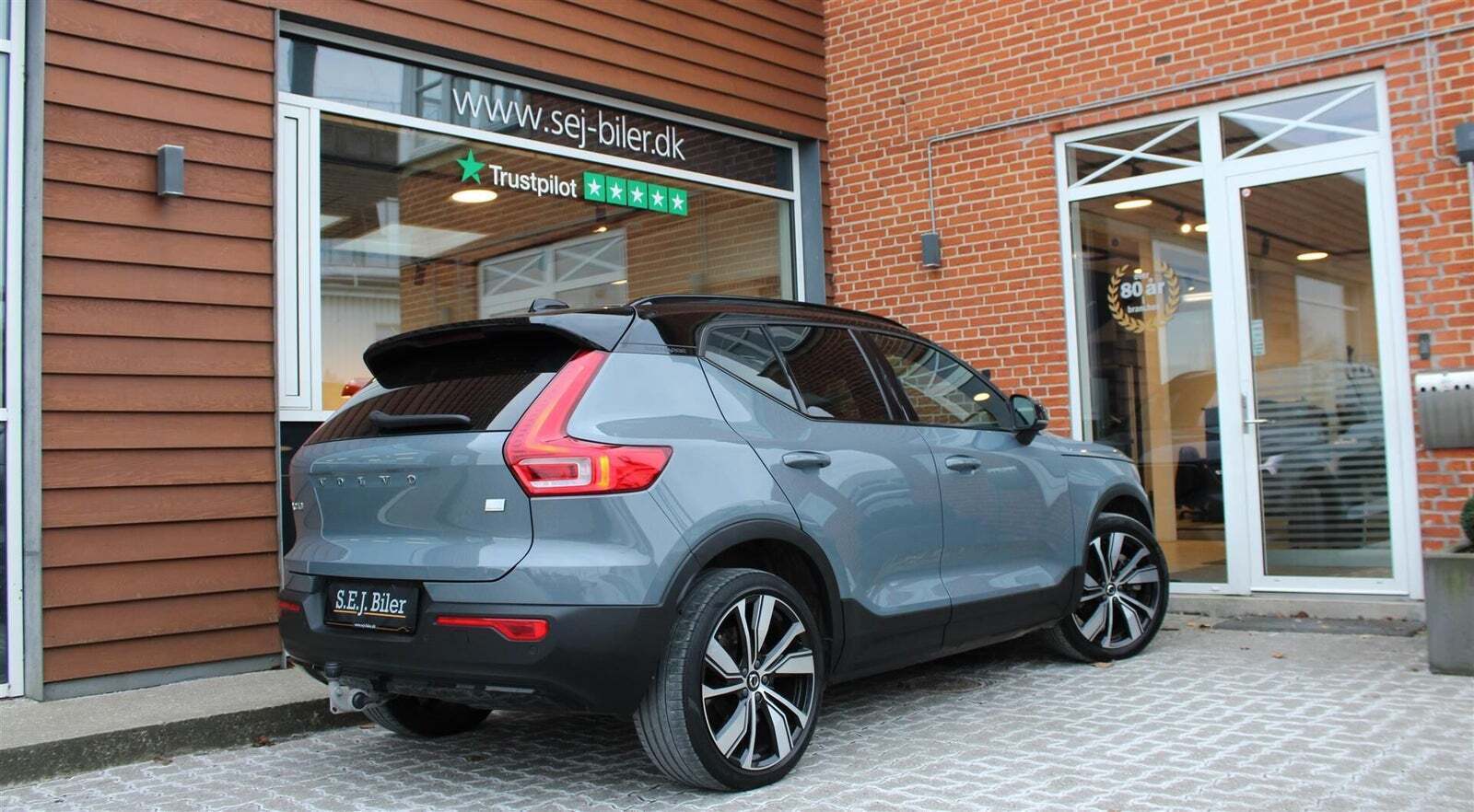 Grå Volvo XC40 fra 2021