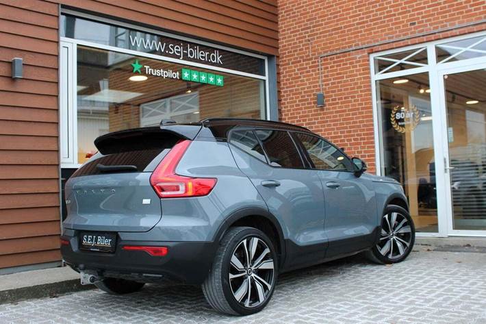 Grå Volvo XC40 fra 2021