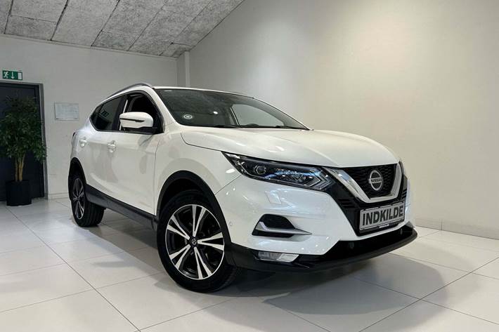 Hvid Nissan Qashqai fra 2021 set udefra
