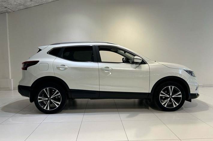 Hvid Nissan Qashqai fra 2021
