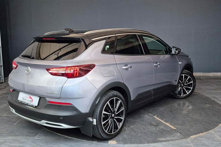 Grå Opel Grandland X fra 2020
