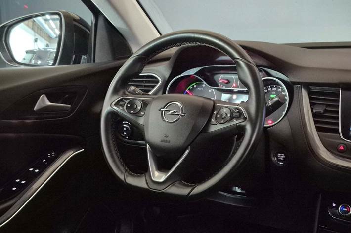 Grå Opel Grandland X fra 2020