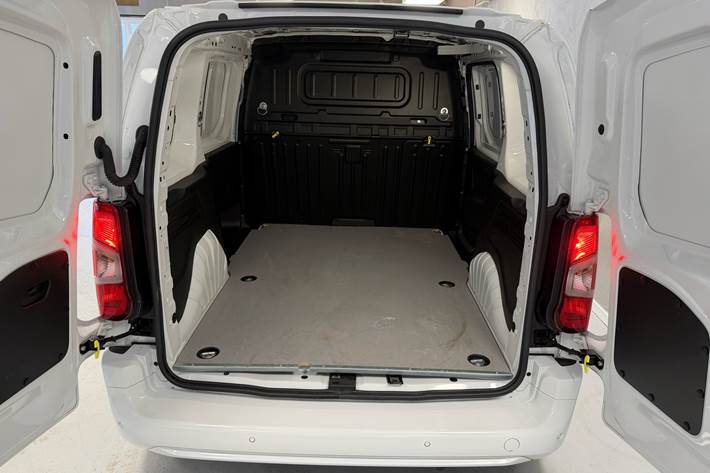 Hvid Opel Combo-e fra 2024