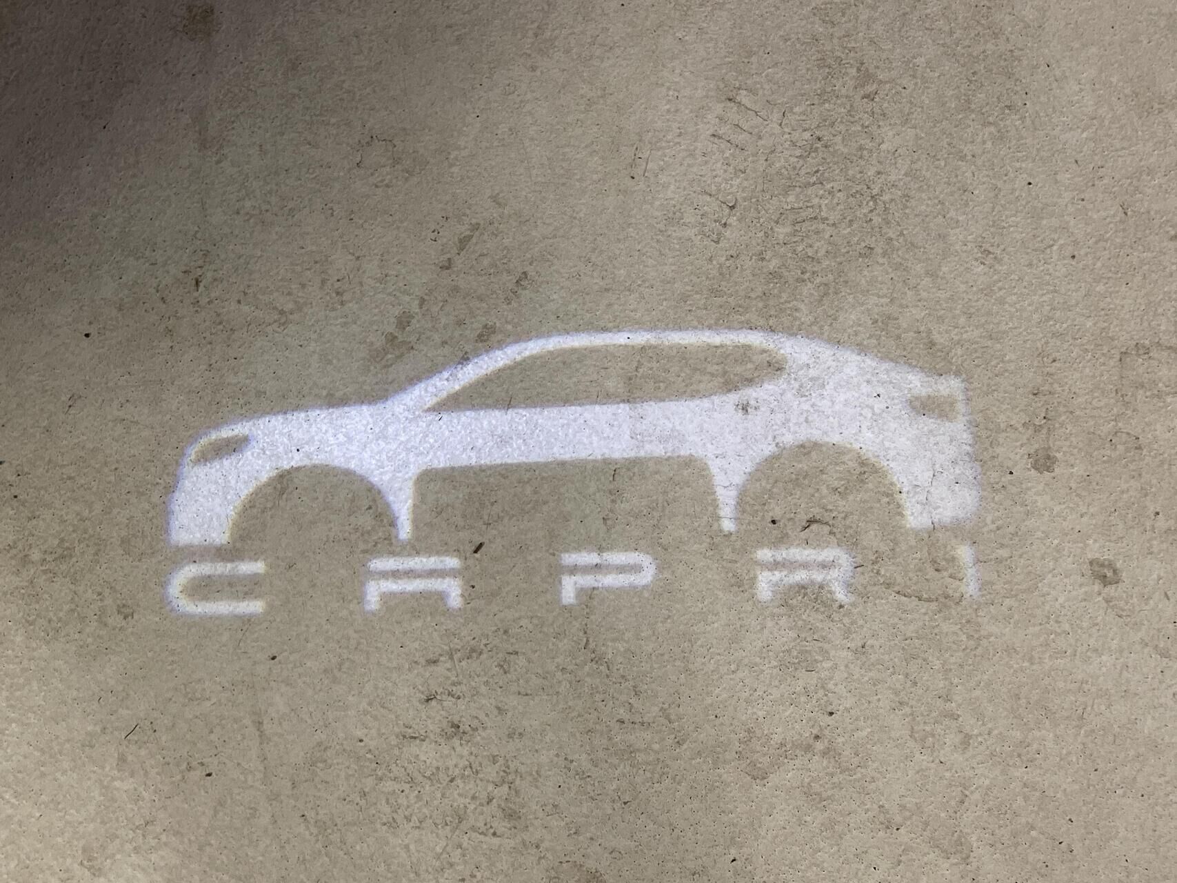Sort Ford Capri fra 2025