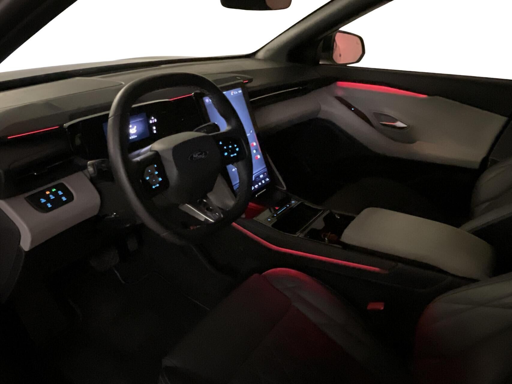 Sort Ford Capri fra 2025