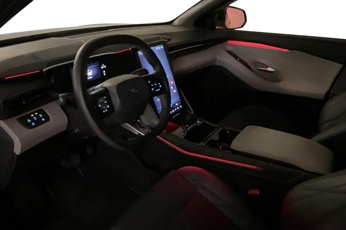 Sort Ford Capri fra 2025