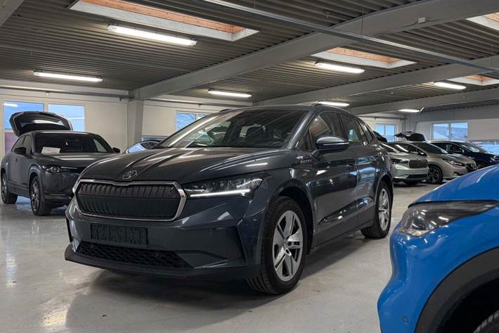Grå Skoda Enyaq fra 2022