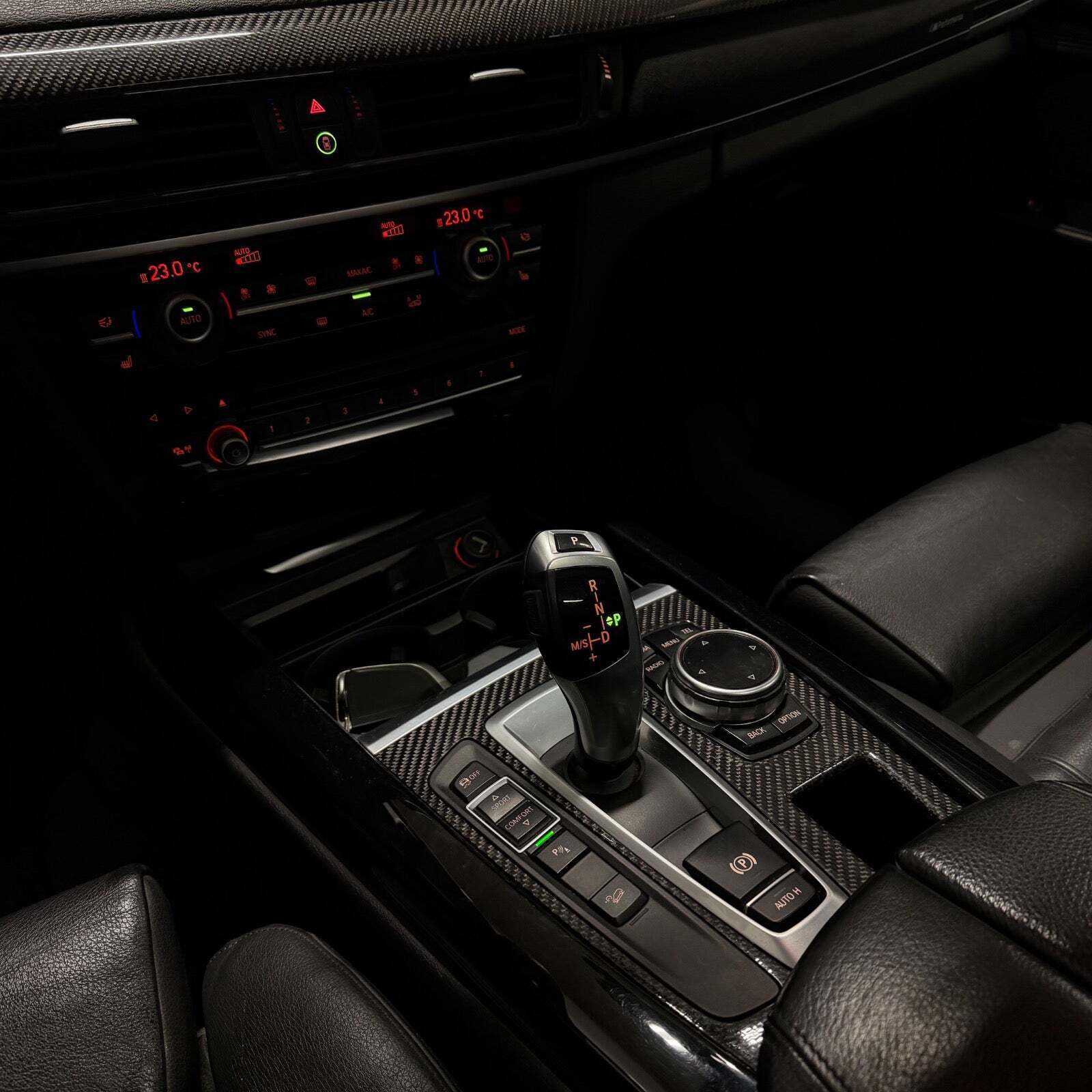 Grå BMW X5 fra 2014