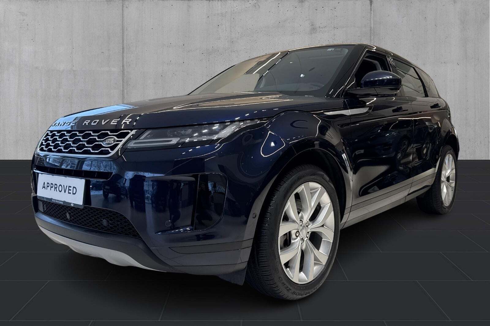 Blå Land Rover Range Rover evoque fra 2021 set udefra
