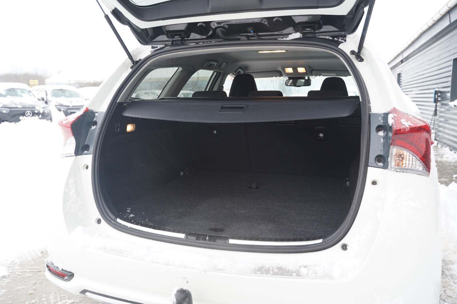 Hvid Toyota Auris fra 2018