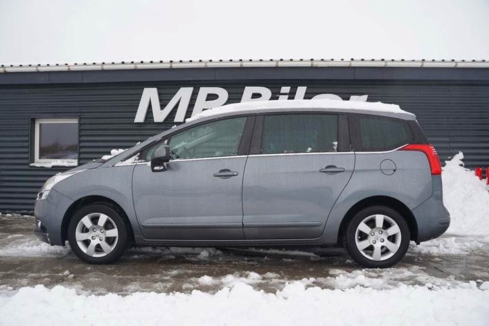 Grå Peugeot 5008 fra 2012