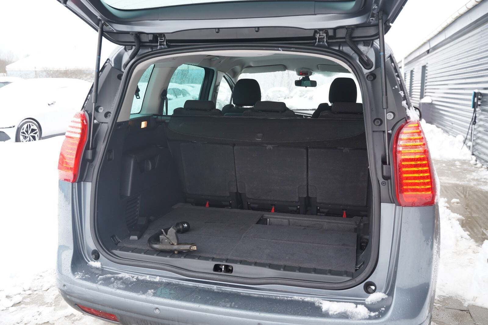 Grå Peugeot 5008 fra 2012