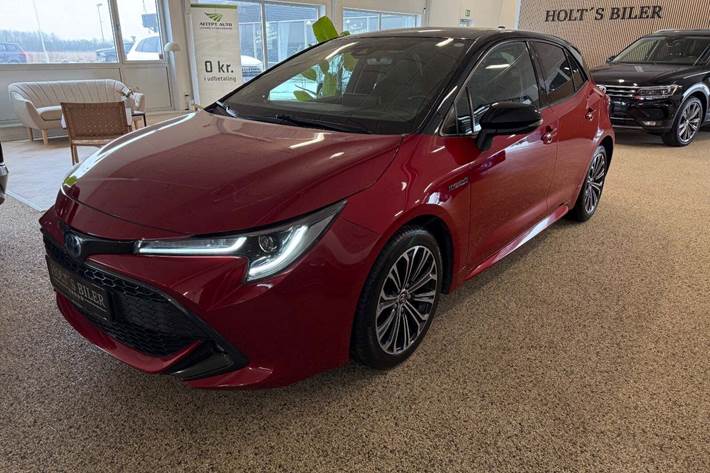 Rød Toyota Corolla fra 2019 set udefra