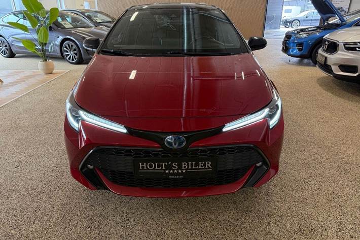 Rød Toyota Corolla fra 2019