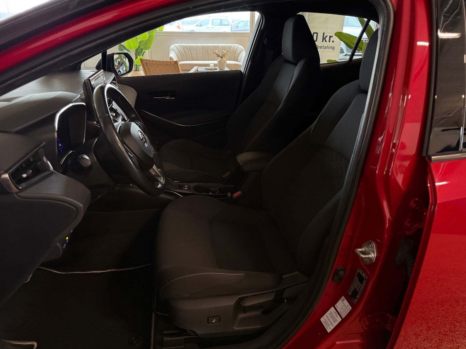 Rød Toyota Corolla fra 2019