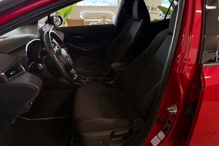 Rød Toyota Corolla fra 2019