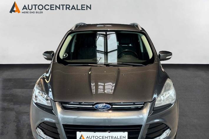 Grå Ford Kuga fra 2014