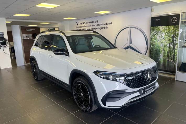 Hvid Mercedes EQB350 fra 2024 set udefra