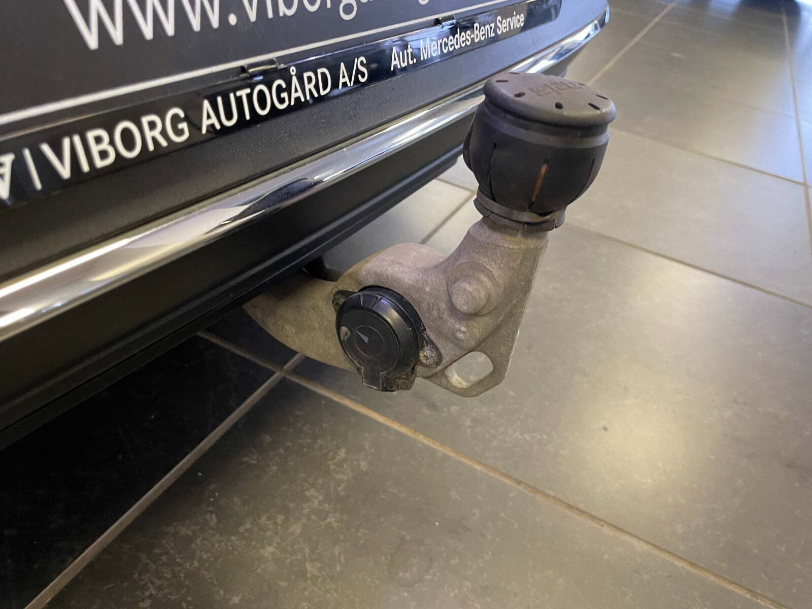 Blå Mercedes EQE350+ fra 2022