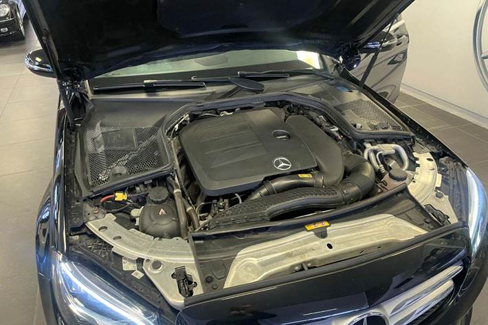 Sort Mercedes C200 fra 2019