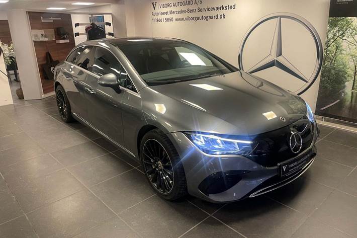 Grå Mercedes EQE350+ fra 2022 set udefra