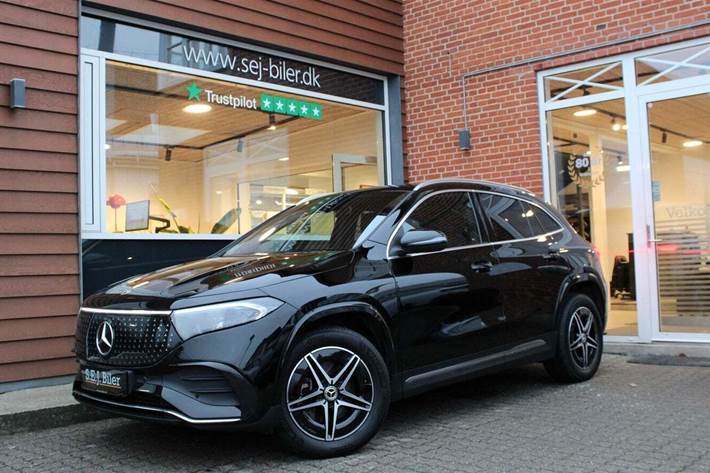 Sort Mercedes EQA250+ fra 2024 set udefra