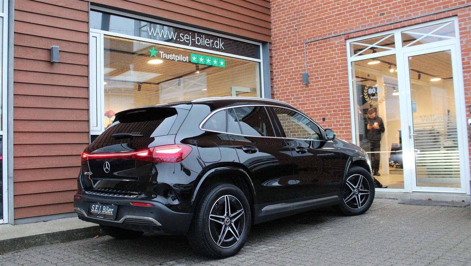 Sort Mercedes EQA250+ fra 2024