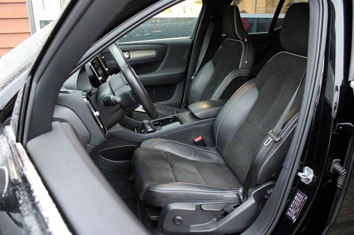 Sort Volvo XC40 fra 2021