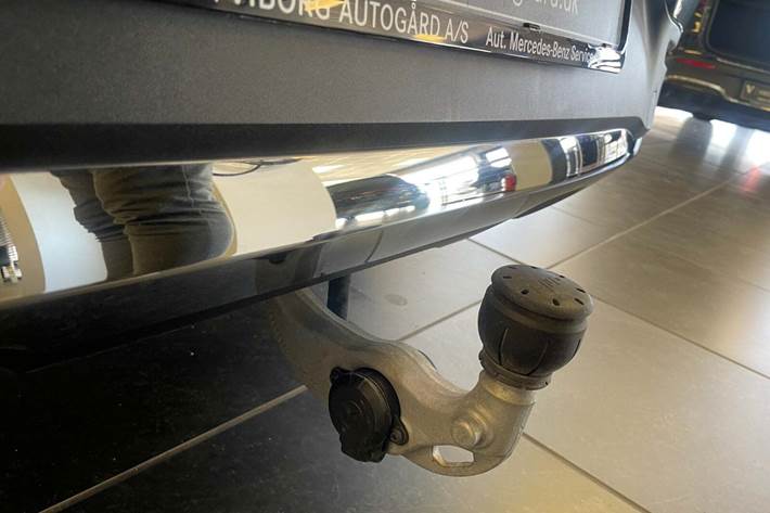 Grå Mercedes EQE350 SUV fra 2024